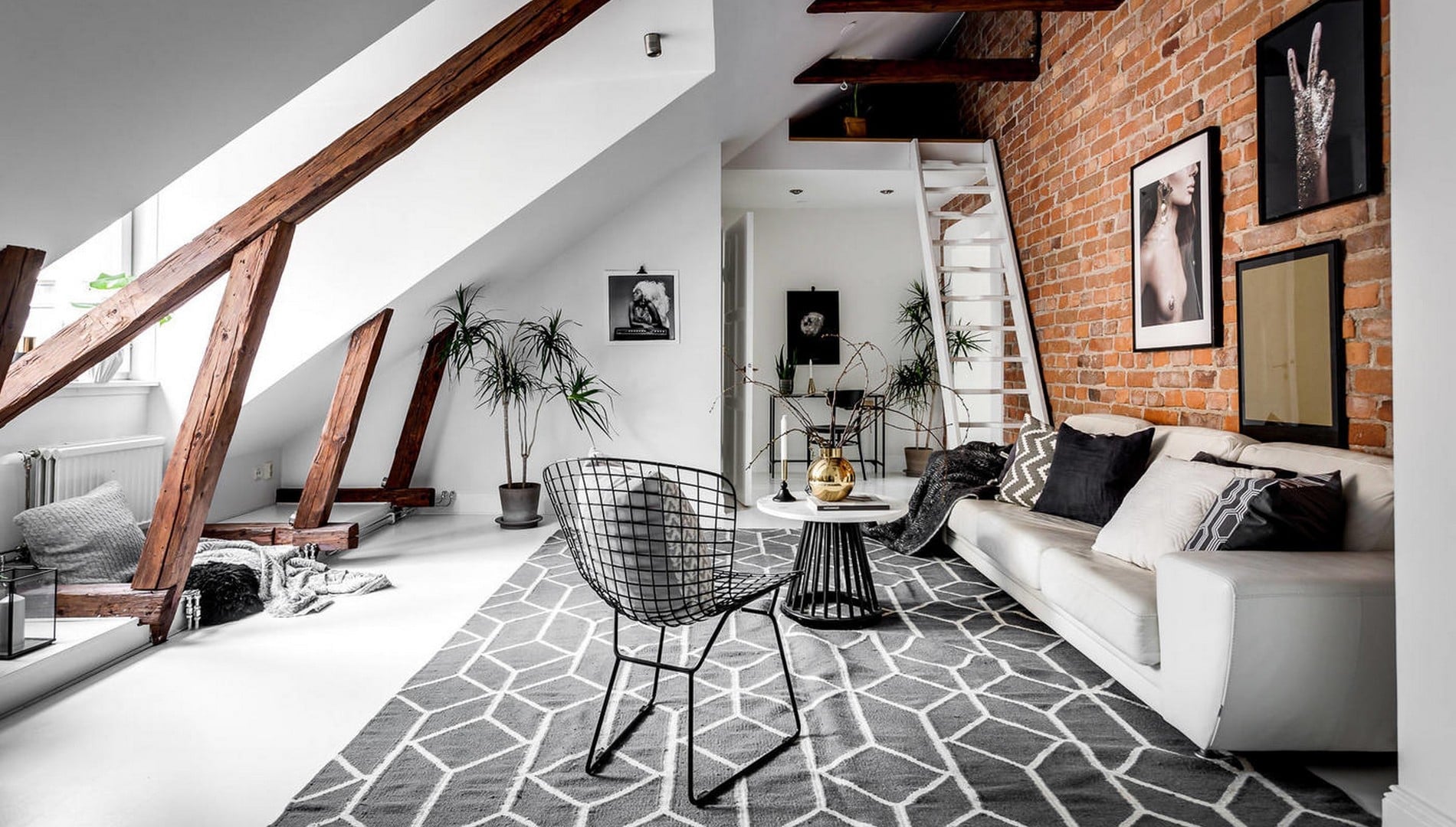 tablet Декоративни греди от полиуретан